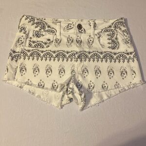 American Eagle Outfitters Women's Festival Cut Off Shorts Size 8 Regular NWOT